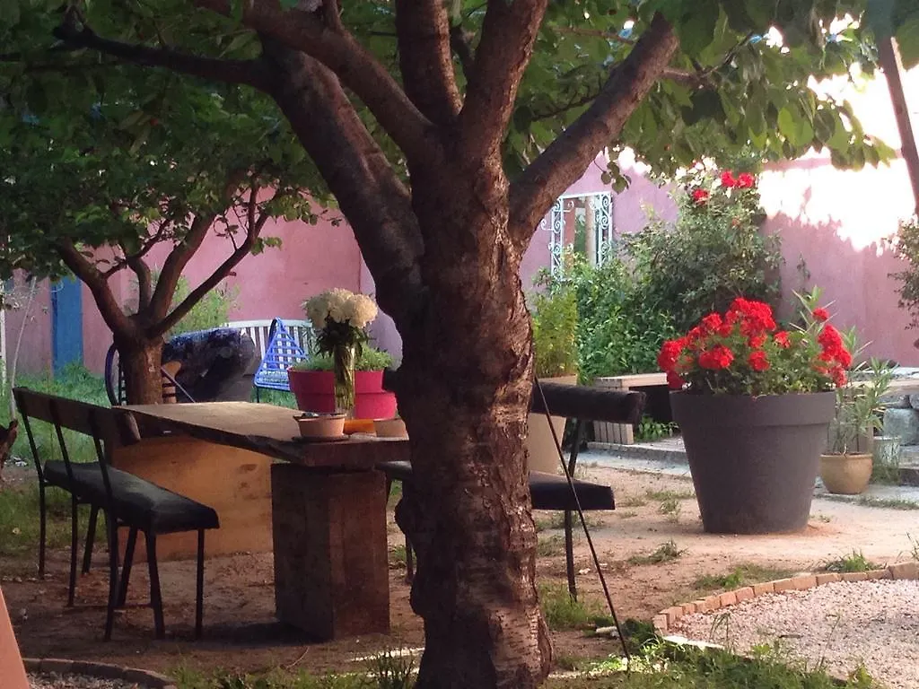 Bnb Vieux Port Panier Jardin Bed and Breakfast Marseille Gæstehus