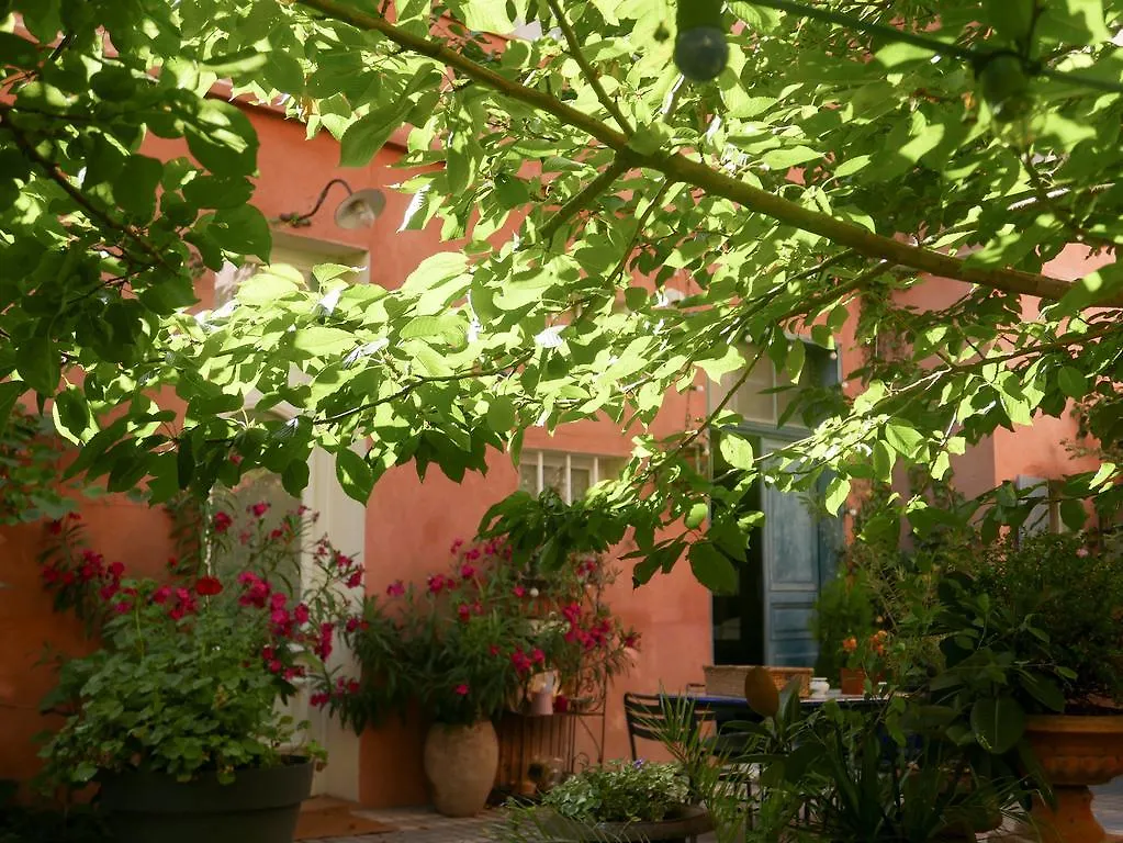 Bnb Vieux Port Panier Jardin Bed and Breakfast Marseille Gæstehus