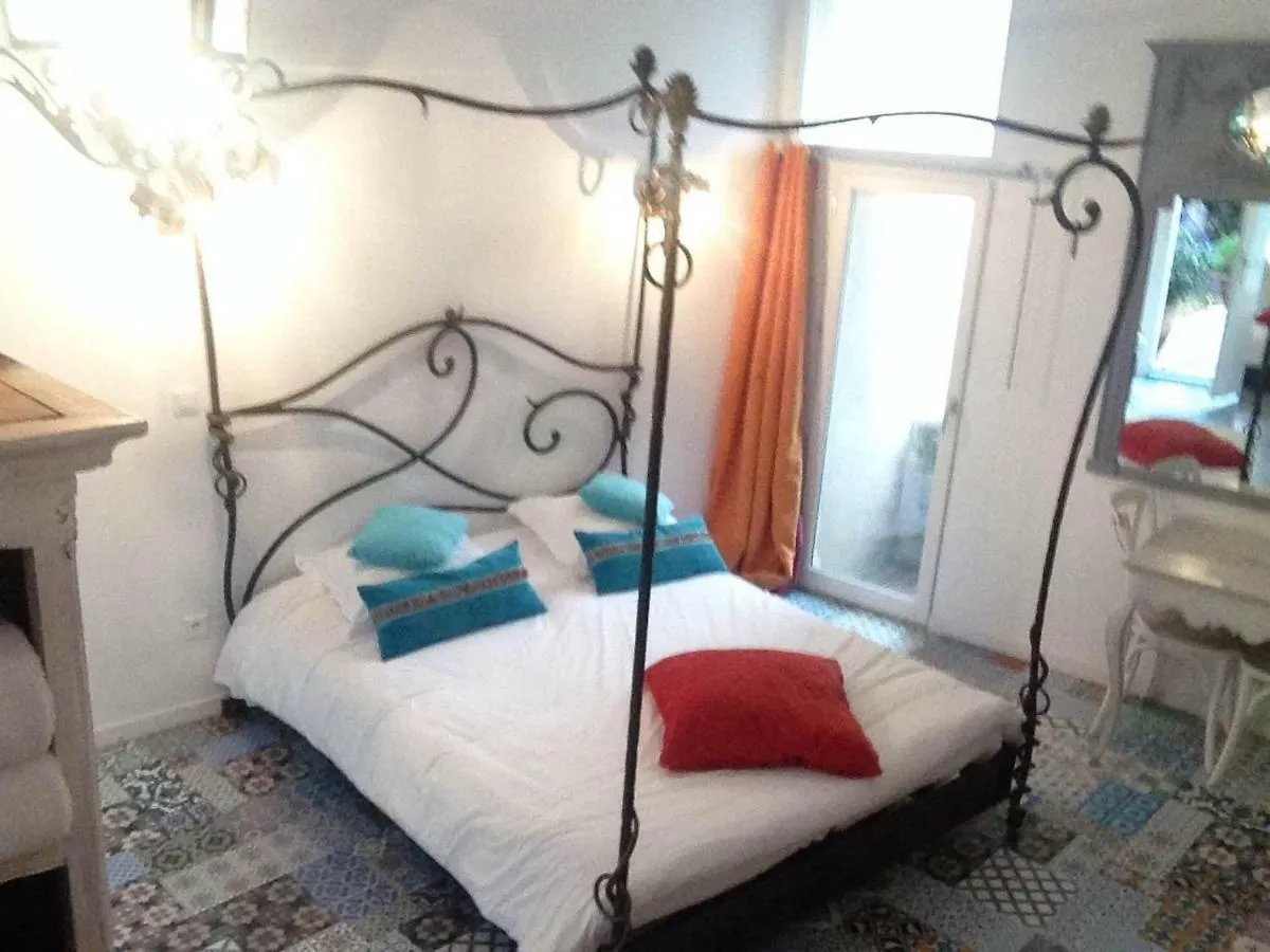 Bnb Vieux Port Panier Jardin Bed and Breakfast Marseille 0*,