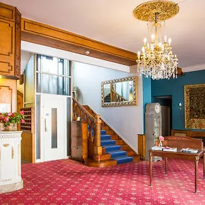 ** Hotel De La Roseraie France
